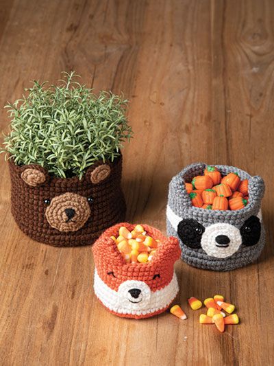 Seasonal Crochet Downloads - Page 1 Diy Crochet Basket, Crochet Woodland, Crochet Succulent, Fox Crafts, Fall Crochet Patterns, Crochet Basket Pattern, Crochet Fall, Crochet World, Nesting Bowls