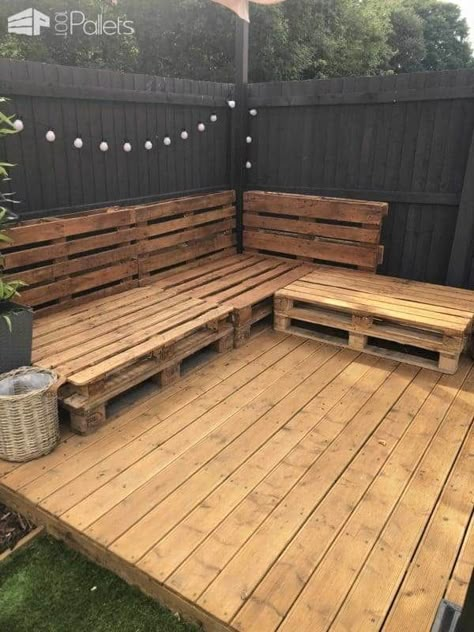 I used 9 EURO pallets (80x120cm) to create this corner sofa for my garden. I asked around local businesses and was given all the pallets for free. #pallets #palletwood #woodworking #sofa #garden #patio #gardenset #diy Pallet Corner Sofa, Diy Garden Patio, Pallet Garden Furniture, Garden Patio Decor, Pallet Patio Furniture, Cheap Backyard, 1001 Pallets, Pallet Patio, Patio Garden Design