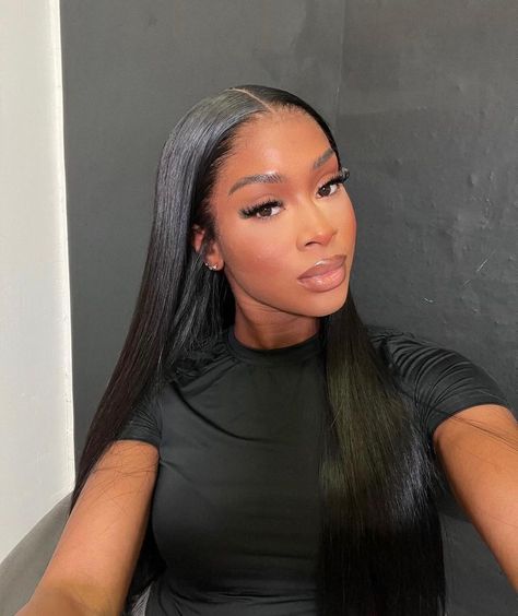 Side Part Wig No Baby Hair, Straight Hair Wigs For Black Women, Baddie Makeup Black Women, Wig No Baby Hair, Twisted Hair, Mode Tips, Brown Skin Makeup, Raw Hair, Baddie Hairstyles