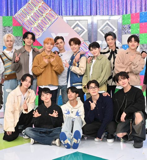 Seventeen Group Photo 2022, Svt Group Photo, Svt Background, Svt Ot13, Pledis Seventeen, Seventeen Going Seventeen, Seventeen Jun, Seventeen Debut, Seventeen Wonwoo