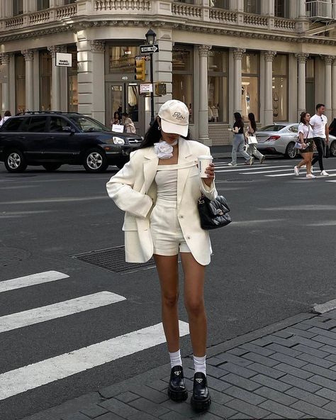 White Loafers Outfit, Chic Blazer Outfit, White Blazer Outfits, White Shorts Outfit, Loafers Outfit, Blazer Outfits For Women, Clothing Staples, Outfits To Wear, Easy Trendy Outfits