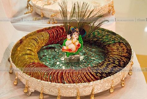 Valaikappu Plate Decoration Ideas, Baby Shower Plate Decoration Ideas, Valaikappu Decoration Ideas, Sreemantham Plate Decoration, Seemantham Plate Decoration Ideas, Baby Shower Plate Decoration, Engagement Plate Decoration Indian, Indian Baby Shower Decorations, Indian Baby Showers