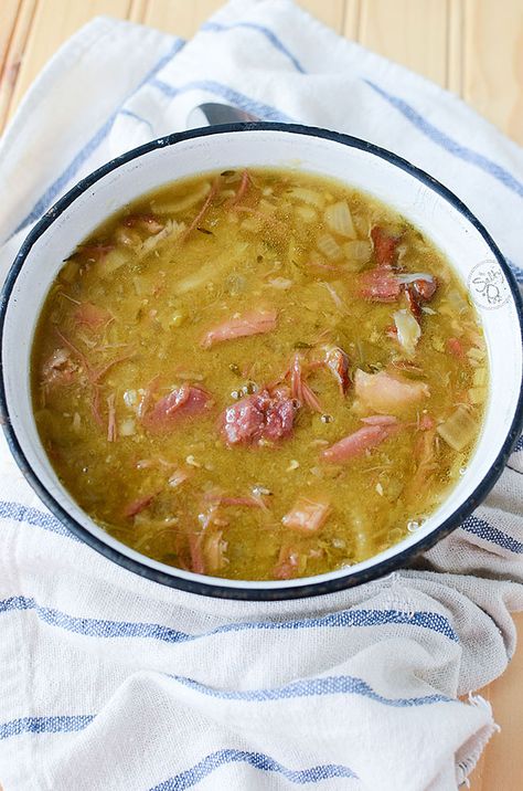 Slow cooker Smoked Pork Hock Soup with Peas. Smoky and hearty, this ham hock soup is filled with amazing flavor that's frugal to make and tasty to eat. Much like your holiday ham and split pea soup, this soup has a smokier pork flavor and texture. This hearty bowl of smoked ham hock soup with peas is ready for eating! Bacon Hock Soup, Smoked Pork Hocks Recipe, Pork Hock Soup, Ham Hock Soup, Ham Hock Recipes, Cook Ham, Smoked Pork Chops, Pork Hock, Pea And Ham Soup