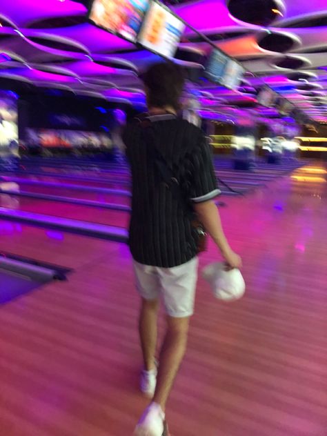 Bowling Poses Picture Ideas, Bowling Boyfriend, Couple Bowling, Bowling Aesthetic, Bowling Pictures, Booktok Aesthetic, Girls Bowling, Lynn Painter, Friend Drawings