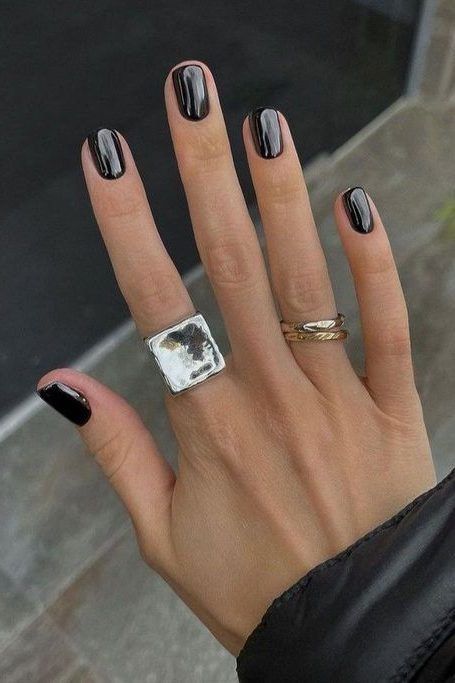 Midnight Chrome Short Nails Metallic Gel Nails Short, Short Mirror Nails, Grey Dip Nails Ideas, Charcoal Grey Chrome Nails, Black Polish With Chrome, Chrome Black Nails Designs, Short Sns Nails Fall, New Year Winter Nails, Grey With Chrome Nails