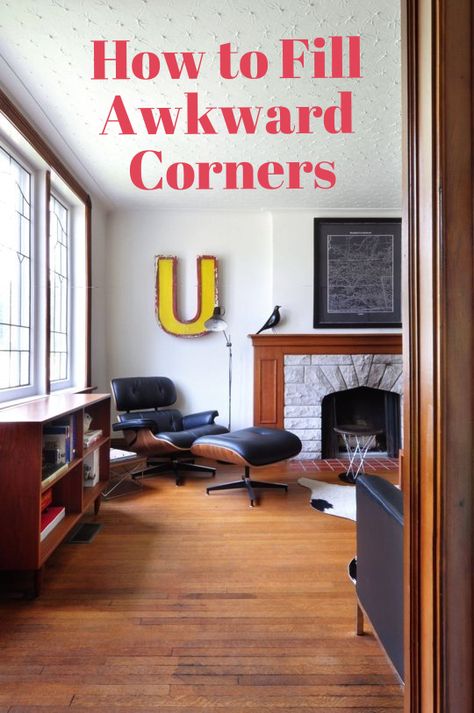 ​12 Ways to Fill Empty, Awkward Corners | Apartment Therapy Awkward Living Room Layout, Small Apartment Decorating Living Room, Living Room Decoration Ideas, Best Living Room, Vintage Dining Table, Living Room Corner, Corner Decor, Style Lounge, Bungalow House