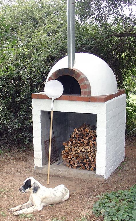 This oven was built on a budget for less than 250 aus dollars in total. Barbque Ideas, Bbq Pavilion, Earth Ships, Backyard Pizza Oven, Fire Oven, Cob Oven, Oven Outdoor, Diy Pizza Oven, Diy Pizza