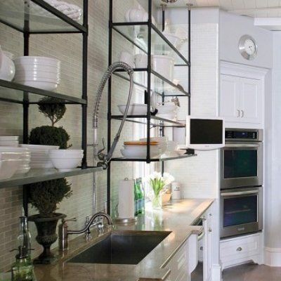 Love this kitchen design with unique black frame floating glass shelving. www.franksglass.com #kitchendesign,#kitchen,#floatingshelves Vintage Modern Kitchen, Glass Shelves Kitchen, Kabinet Dapur, Kitchen Glass, Decor Ikea, Open Kitchen Shelves, Regal Design, Kitchen Corner, Metal Kitchen