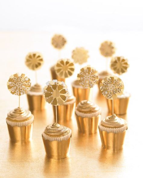 Paper Wedding Decorations, Gold Cupcakes, Gold Inspiration, Diy Wedding Inspiration, Delectable Desserts, Golden Birthday, Wedding Dessert, Martha Stewart Weddings, Craft Wedding