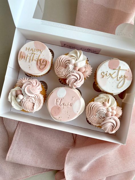 Writing On Cupcakes, Beautiful Cupcakes Birthday, Adult Cupcakes, Girly Birthday Cakes, Pastel Mini, Elegant Cupcakes, Celebration Box, Cake Pop Decorating, Baby Birthday Decorations