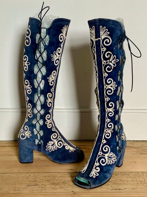 1960s Boots, 60s Boots, Peep Toe Boots, Glamour Vintage, Embroidered Boots, Courtney Love, Funky Shoes, Blue Suede, Black Nylons