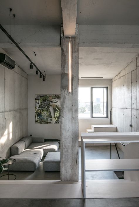 Apartment Flip, Sala Industrial, Open Office Layout, Classy Interior, Wooden Beams Ceiling, Bedroom Ambiance, Industrial Building, Living Room Arrangements, Loft Interiors