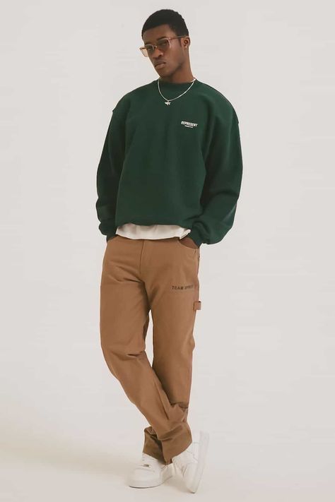 Carpenter Pants Outfit, Chain Necklace Outfit, Stylish Workwear, Chunky White Sneakers, Khaki Pants Outfit, Sneakers Outfit Men, Streetwear Winter, Pants Outfit Men, Necklace Outfit