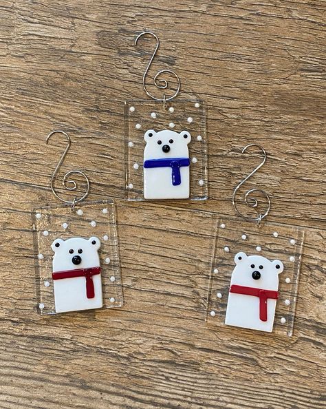 Fused Glass Magnets, Fused Glass Ideas For Beginners, Polar Bear Ornaments, Glass Fusion Ideas, Glass Christmas Decorations, Glass Magnets, Fused Glass Artwork, Fused Glass Ornaments, Glass Fusing Projects