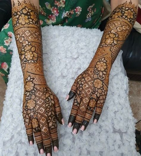 Full Hand Henna, Bridal Mehendi Designs Wedding, Short Mehndi Design, Full Mehndi, New Bridal Mehndi Designs, Bridal Mehendi Designs Hands, Mehndi Designs Bridal Hands, Bridal Henna Designs, Simple Mehndi Designs Fingers