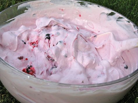 Berries and Cream: frozen mixed berries, a tub of Cool Whip, a container of yogurt, and cheesecake pudding mix. Mix together and chill before serving... this stuff is so freakin yummy it should be illegal#Repin By:Pinterest++ for iPad# Berries And Cream, Canning Cherry Pie Filling, Salad Easy, Cheesecake Pudding, Canned Cherries, Junk Yard, Ww Points, Berry Cheesecake, Points Recipes