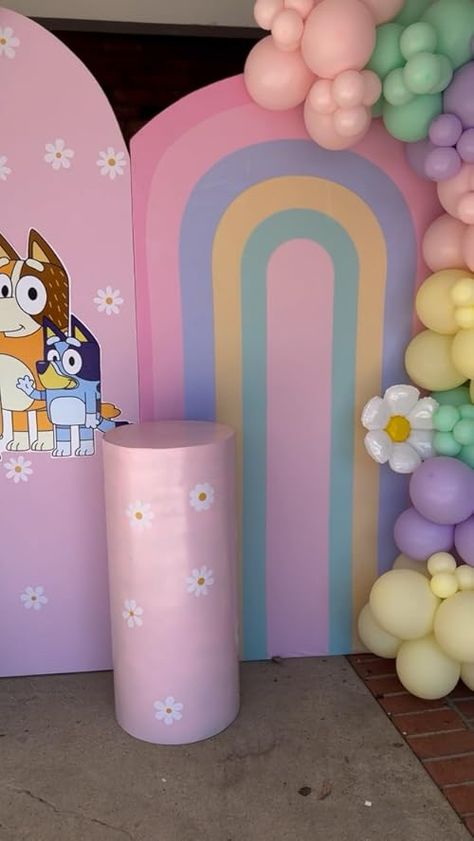 Echa un vistazo a este video Bluey Birthday Backdrop de Mylilicreations Bluey Birthday Decor, Pink Bluey Birthday Party, Bluey Birthday Backdrop, Bluey Birthday Party, Theme Photoshoot, Bluey Birthday, Pastel Theme, Rainbow Party, Birthday Backdrop