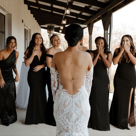 Slick Bun Wedding, Bridesmaid Reveal, Bride Reveal, Bridesmaid First Look, Bridal Party Photoshoot, Wedding Photography Poses Bridal Party, Bridesmaids First Look, Before Wedding Pictures, Wedding Dress Reveal