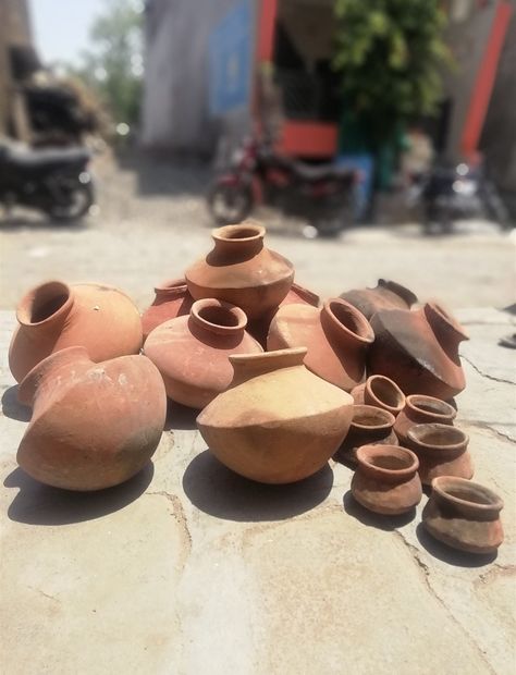 Earthen pots Pot Photography, Earthen Pots, Modest Aesthetic, Indian Culture, Flower Pots, Art Inspo, Anatomy, Photography, Art