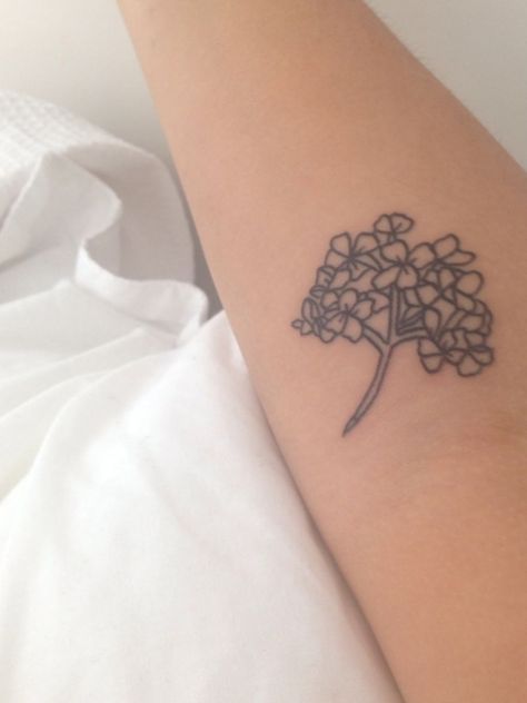 Hydrangea Tattoo Black, Hydrangea Tattoo, Mum Tattoo, One Line Tattoo, Simple Tattoos For Women, Tattoos Inspo, Body Decoration, Tattoo Graphic, Tattoo Black