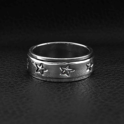 Goth Pendant, Goth Ring, Rings Vintage, Jewelry Website, Jewelry Kits, Classy Jewelry, Funky Jewelry, Spinner Ring, Spinner Rings