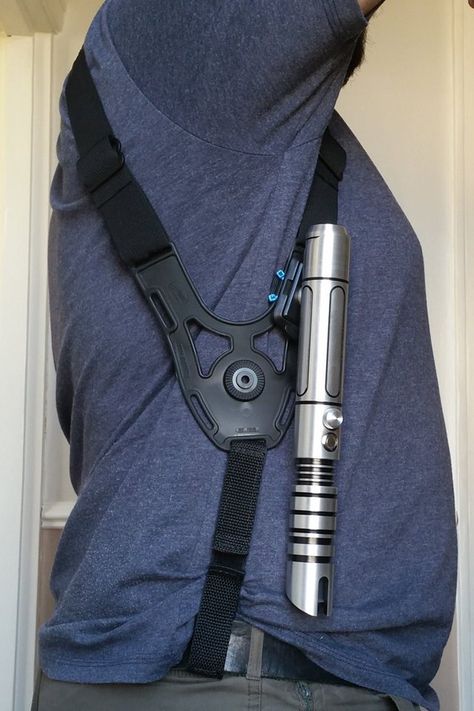 Non-belt saber holster! I reeeeeally like this idea. Fobus KTF-SR. Create a pocket/pouch for saber to slip into at bottom, so can release with just the upper covertec, and won't flop around while running. Lightsaber Holder Belt, Lightsaber Holster, Jedi Belt, Lightsaber Ideas, Jedi General, Custom Lightsaber, Lightsaber Design, Jedi Costume, Diy Cosplay