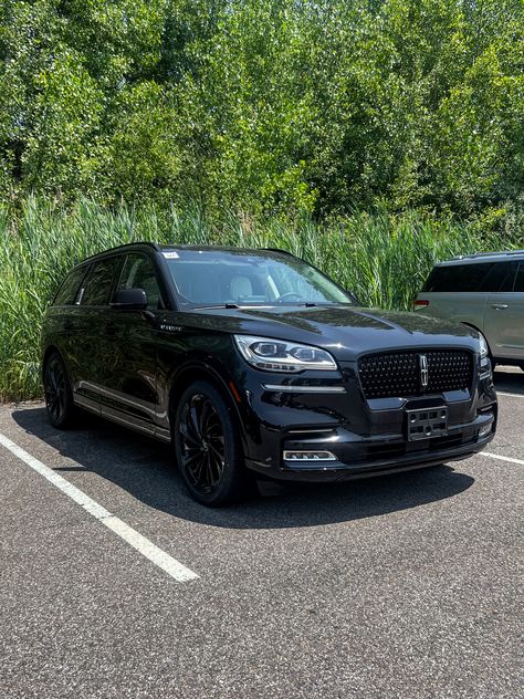 Luxury redefined with the 2024 Lincoln Aviator Black Label AWD. 🌍  #HealeyBrothers #HudsonValley #HVNY #Lincoln #LincolnAviator 2025 Lincoln Aviator, Lincoln Corsair, Chevrolet Dealership, New Hampton, Lincoln Aviator, Big Mama, Hudson Valley Ny, Lincoln Cars, Black Aviators