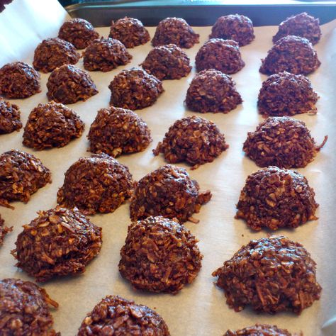 Chocolate Coconut Clusters, Coconut Clusters Recipe, Puffed Wheat Squares, Coconut Clusters, Puffed Wheat, Chocolate Clusters, Chocolate Puff, Coconut Hot Chocolate, Yummy Deserts