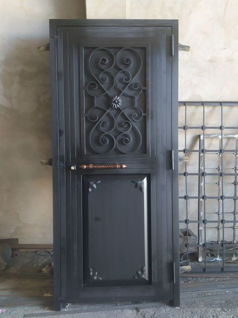 New Gate Design, Art Deco Entrance, Room Paint Designs, Decorative Metal Screen, Double Doors Exterior, Grill Gate Design, Metal Doors Design, Steel Door Design, Iron Door Design