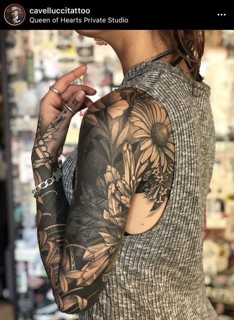 Arm Cover Up Tattoos, Forearm Cover Up Tattoos, Tatuaje Cover Up, Feminine Shoulder Tattoos, Black Sleeve Tattoo, Cover Up Tattoos For Women, Hip Thigh Tattoos, Black Tattoo Cover Up, Black White Tattoos