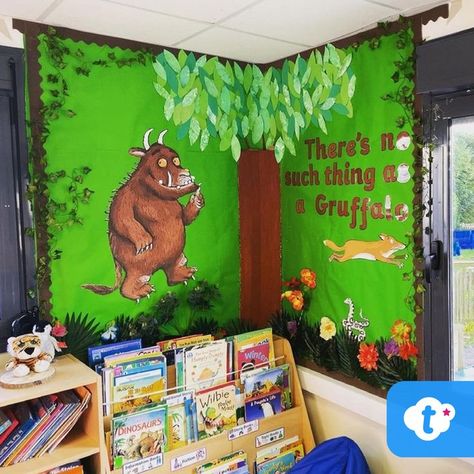 Gruffalo Display, Classroom Reading Corner Ideas, Preschool Insects Crafts, Book Corner Classroom, Book Corner Display, Nursery Display Boards, Primary Classroom Displays, Classroom Reading Corner, Preschool Displays