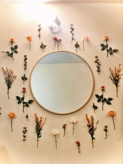 Wall Plants Bedroom Decor, Mural Ideas Bedroom Wall Art Easy, Flower Dorm Room Aesthetic, Colorful Floral Bedroom, Spring Room Decor Ideas, Flowers Around Mirror On Wall, Cottagecore Aesthetic Bedroom Minimalist, Cheap Apartment Decorating Diy, Apartment Bedrooms Ideas