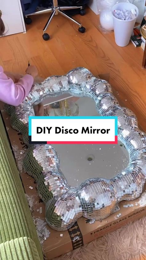 Mirror Design Ideas, Spiegel Diy, Mirror Circle, Disco Mirror, Zimmer Diy, Mirror Frame Diy, Deco Retro, Mirror Design, Cute Bedroom Decor