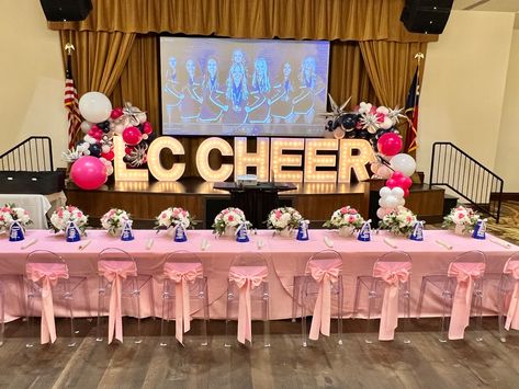 Cheer Comp Decorations, Cheer Christmas Party, Dance Team Decorations, End Of Season Cheer Party Ideas, Cheer Banquet Backdrop, Cheer Banquet Themes, Dance Banquet Ideas, Cheer Dinner Decorations, Cheer Banquet Decorations