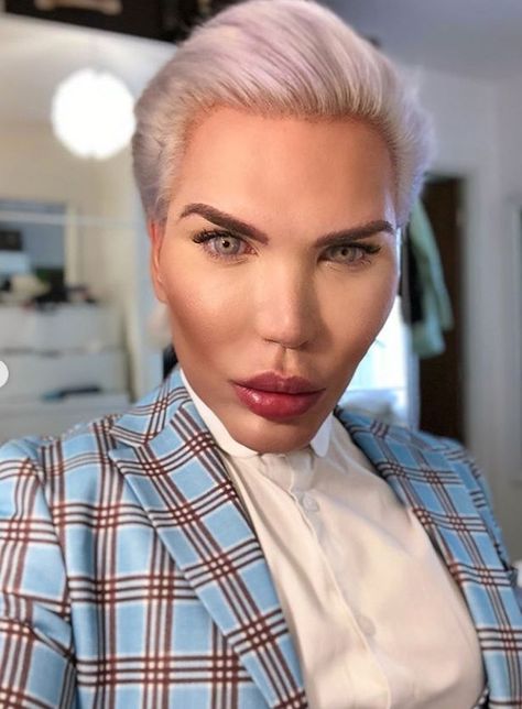 What did Celebrity Big Brother's Rodrigo Alves look like before surgery? Human Ken Doll has spent £500,000 on his looks - Mirror Online Bad Celebrity Plastic Surgery, Extreme Plastic Surgery, Funny Celebrity Pics, Celebrity Plastic Surgery, Pregnancy Looks, Ken Doll, Beauty Standards, Cute Celebrity Guys, Celebrity Look