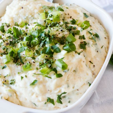 A light and creamy alternative to the traditional potato mash, Whipped Feta and Cauliflower Mash will delight your guests and have them coming back for seconds. Slow Cooker Turkey Chili, Turkey Meatballs Baked, Cauliflower Mash, Mash Recipe, Veggie Chips, Feta Recipes, Whipped Feta, Spinach And Feta, Mashed Cauliflower