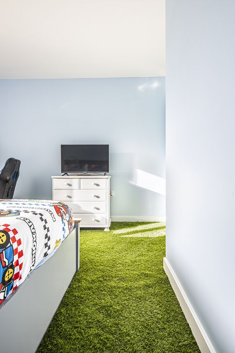 Fake Grass In Bedroom, Turf Rug Bedroom, Fake Grass Bedroom, Grass Floor Bedroom, Turf In Bedroom, Indoor Grass Floor, Grass Carpet Bedroom, Grass Bedroom Wall, Grass Bedroom