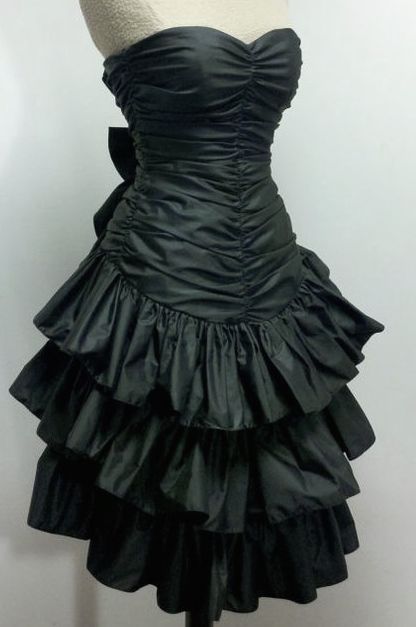 Halloween Ball Dress, Goth Prom Dress Short, Grunge Quinceanera Dresses, Goth Dress Formal Short, Emo Hoco Dresses, Emo Sweet 16, Goth Hoco Dress, Masquerade Homecoming Dress, Emo Dress Outfit