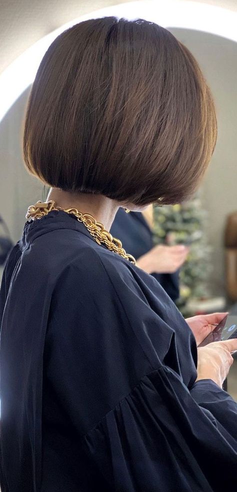 beveled bob, layered bob haircut, bob haircuts 2022, beveled bob hairstyle photos, long beveled haircut, beveled haircut pictures, beveled haircut curly hair, layered bob Beveled Haircut, Bubble Bob, Bubble Bob Haircut, Soft Bob Haircut, Best Hair Dye, Hot Haircuts, Layered Bob Haircuts, Haircut Pictures, Short Hair Trends