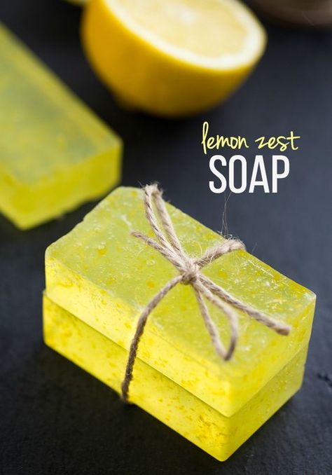 Lemon Zest Soap - Only three ingredients in this simple DIY! This Lemon Zest Soap smells fresh and clean and feels great on skin. Zest Soap, Easy Soap Recipes, Săpunuri Handmade, Lemon Soap, Homemade Soap Recipes, Shea Butter Soap, Glycerin Soap, Soap Bars, Smell Fresh