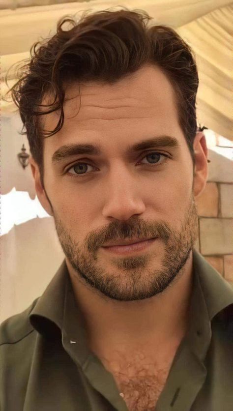 Beard Men Aesthetic, Henry Cavill Hair, Henry Cavill Hairstyle, Henry Cavill Haircut, Superman Haircut, Handsome Man Aesthetic, Henry Cavill Aesthetic, Henry Cavill Muscle, Superman Hair