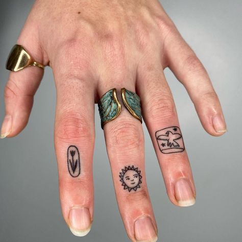 Hand Flash Tattoo, Sun Smile Tattoo, Mr Blue Tattoo, Sensitivity Tattoo, Geometric Finger Tattoo, Eye Tattoo On Finger, Montreal Tattoo Ideas, Triple Tattoo, Hand Tattoo Inspiration