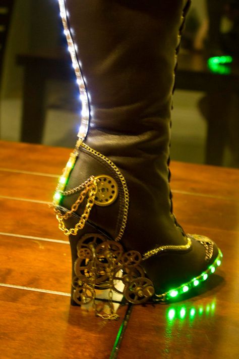 Light it up. Steampunk Palace, Steampunk Mode, Steampunk Shoes, Steampunk Boots, Mode Steampunk, Style Steampunk, Steampunk Cosplay, Steampunk Accessories, Victorian Steampunk