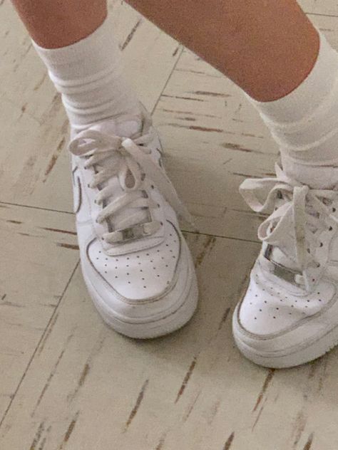 air forces, long socks, aesthetic shoes, school, how to wear airforces Sup Girl, Air Force 1 Outfit, Shoes And Socks, Frilly Socks, White Air Forces, Yennefer Of Vengerberg, Nike Air Force 1 07, Shoe Nike, Cute Socks