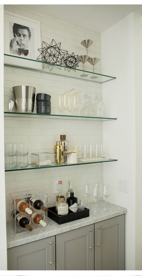 Open Shelving Glassware, Glass Shelf Bar Open Shelving, Corner Liquor Shelf, Wine Glass Shelf Ideas, Glass Shelf Styling, Bar Glasses Display, Barware Display Ideas, Wine Glass Display Ideas, Bar Shelf Styling