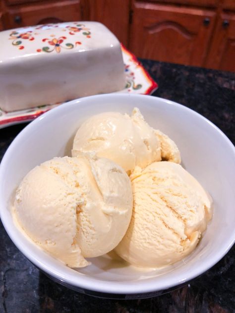 Homemade Vanilla Ice Cream Vanilla Ice Cream Aesthetic, Vanilla Ice Cream Homemade, Mens Twists, Ice Cream Vanilla, Veg Pizza, Twists Hairstyles, Summer Vision, Homemade Vanilla Ice Cream, Dessert Tea