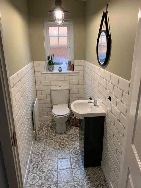 Small Toilet Decor, Small Toilet Design, Gray Bathroom Walls, Small Downstairs Toilet, Aesthetic Bath, Interior Design Bathroom, Ideas Bathroom Decor, Toilet Room Decor, Small Toilet Room