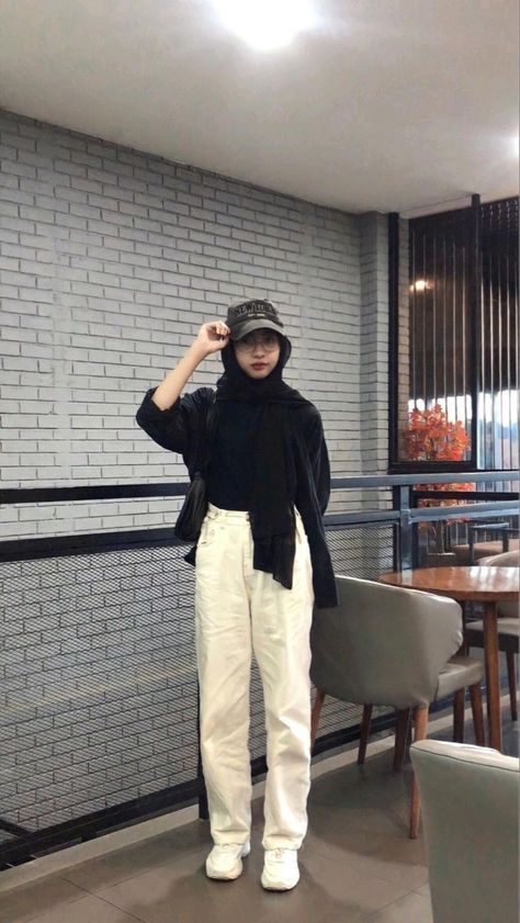 Ootd Korean Style Hijab, Outfit Hijab Ideas, Outfit Hijab Simple, Ootd Ngampus, Korean Style Hijab, Outfit Ngampus, Haircut Selfie, Photo Hijab, Ootd Korean Style