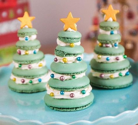 Macaron Christmas Tree, Macaron Christmas, Christmas Macarons, Macaron Flavors, Macaron Cookies, Macaroon Recipes, Macaron Recipe, Christmas Snacks, Christmas Cooking