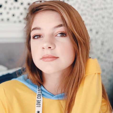 Annie Rose(@annierose) | TikTok Annie Rose Cole, School Outfits Middle School, Winter Outfits Edgy, Annie Rose, Pop Punk Fashion, Batman Outfits, Middle School Outfits, Punk Rock Outfits, Winter Outfits For School